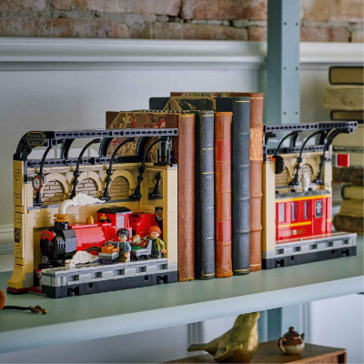 Đồ Chơi Lắp Ráp Trang Trí Kệ Sách: Tàu Tốc Hành Hogwarts LEGO HARRY POTTER 76450 (832 chi tiết)