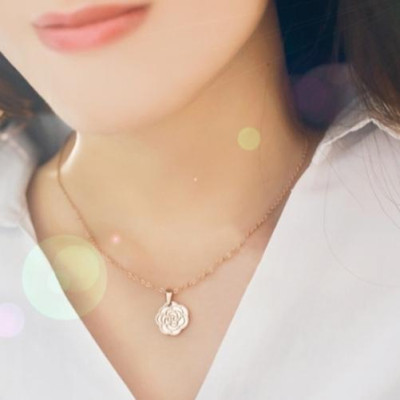 Dây chuyền nữ titan thời trang mặt hình hoa hồng phun cát thép không gỉ trangsucpt 3 màu DCNUT102