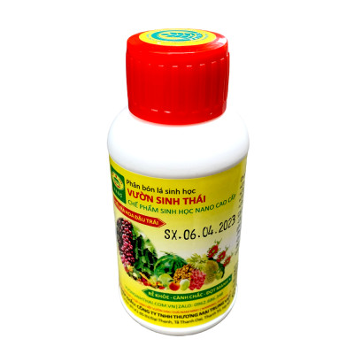 Phân bón lá sinh học VƯỜN SINH THÁI. Giúp rễ khỏe, cành chắc, đọt mạnh, ra hoa đậu trái nhiều. Ức chế sâu, bệnh hại. 1 chai phun 7000m2. Chiết xuất 100% từ Thiên Nhiên. HSD: 4 năm