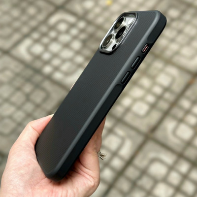 Ốp lưng dành cho iPhone 15 Pro max / 14 Promax / 13 Pro Max vân carbon hiệu Likgus Carbon Synthetic Fiber - Hàng chính hãng