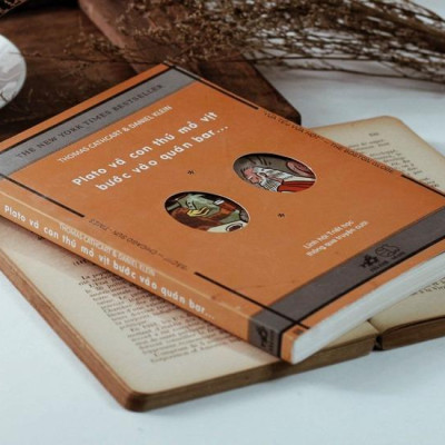 Sách - Plato Và Con Thú Mỏ Vịt Bước Vào Quán Bar (Nhã Nam HCM)