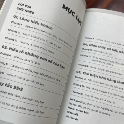 5 ĐIỂM MÙ TRONG KINH DOANH NHÀ HÀNG – Tilman Fertitta – Triệu Tố Hoa dịch – Alphabooks - Omega – NXB Công Thương (bìa mềm)