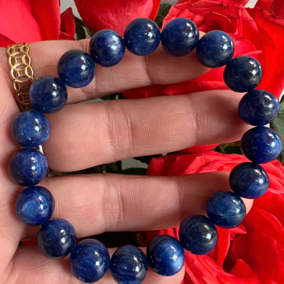 Vòng Tay Chuỗi Nữ Đá Kyanite Xanh Dương Đậm bóng đẹp tự nhiên hay Sapphire nước size hạt 10mm hợp nữ mệnh Thủy mệnh Mộc đeo ạ