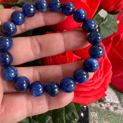 Vòng Tay Chuỗi Nữ Đá Kyanite Xanh Dương Đậm bóng đẹp tự nhiên hay Sapphire nước size hạt 10mm hợp nữ mệnh Thủy mệnh Mộc đeo ạ