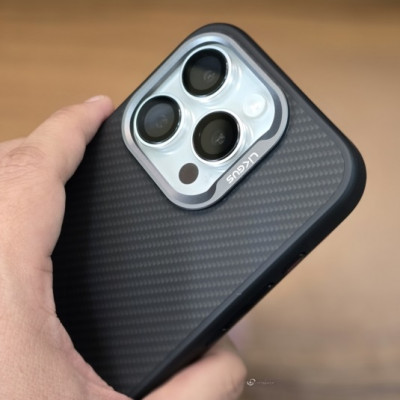 Ốp lưng chống sốc vân carbon fiber cho iPhone 15 Pro Max / 14 Pro Max / 13 Pro Max hiệu Likgus Defender trang bị viền camera kim loại, cạnh ốp dẻo TPU - Hàng nhập khẩu