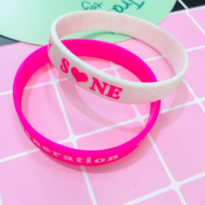 VÒNG TAY. LẮC TAY CAO SU SNSD KPOP COMBO 5 CÁI HỒNG TRẮNG