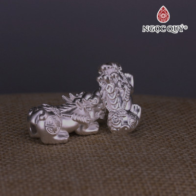 Charm bạc tỳ hưu họa tiết xỏ ngang  - Ngọc Quý Gemstones