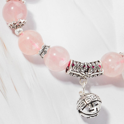 Vòng tay thạch anh hồng phối charm chuông bạc Ngọc Quý Gemstone