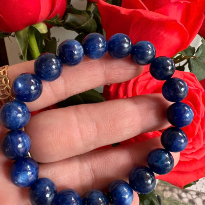 Vòng Tay Chuỗi Nữ Đá Kyanite Xanh Dương Đậm bóng đẹp tự nhiên hay Sapphire nước size hạt 10mm hợp nữ mệnh Thủy mệnh Mộc đeo ạ