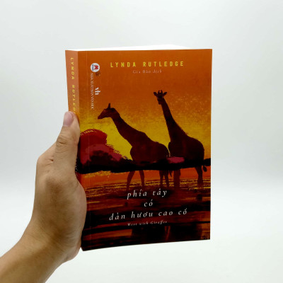 Sách - Phía tây có đàn hươu cao cổ - 2H Books