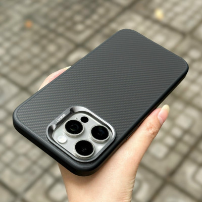 Ốp lưng dành cho iPhone 15 Pro max / 14 Promax / 13 Pro Max vân carbon hiệu Likgus Carbon Synthetic Fiber - Hàng chính hãng