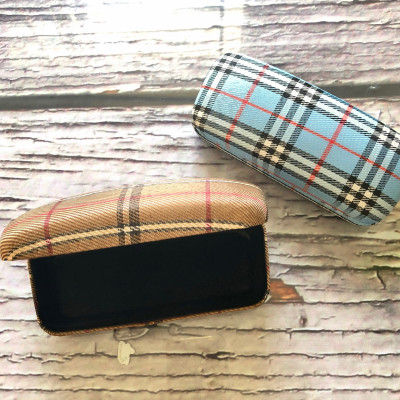 Hộp Đựng Mắt Kính Thời Trang, Hộp Đựng Mắt Kính Đẹp, Họa Tiết Bọc vải Caro sang Trọng, Kích Thước 17x7x5cm, Bền Đẹp( Màu Ngẫu Nhiên) 