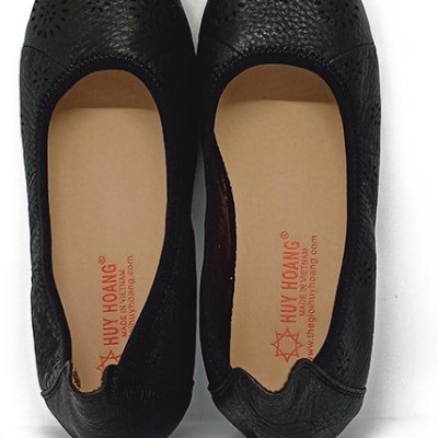 Giày nữ hoa văn Huy Hoàng da bò màu đen HT7948