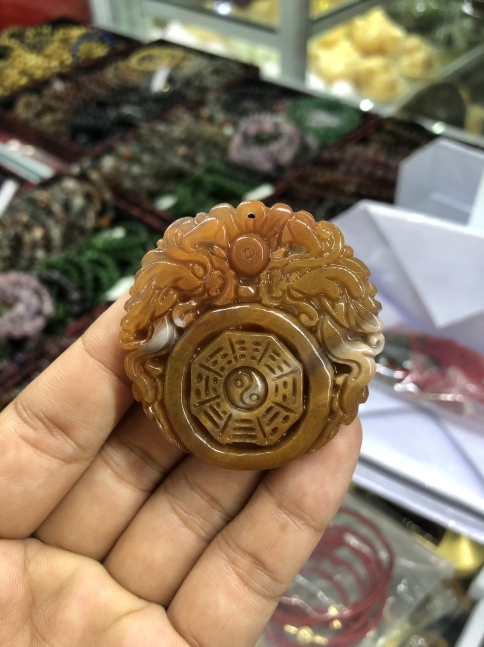 Mặt dây chuyền bát quái phong thủy đá ngọc băng tảo