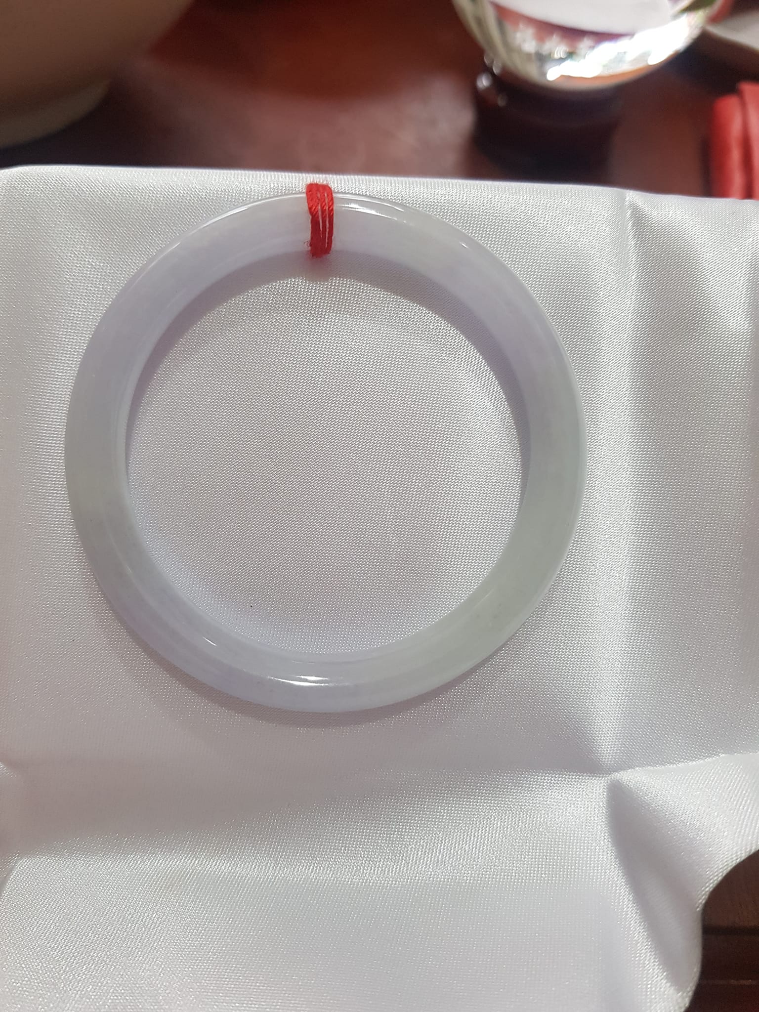 Vòng cẩm thạch Tự nhiên Tím A Trắng 49mm x 6,8mm Vòng màu tím nhẹ trắng vòng đẹp Nữ mệnh Kim Thủy 45kg - 50kg ạ