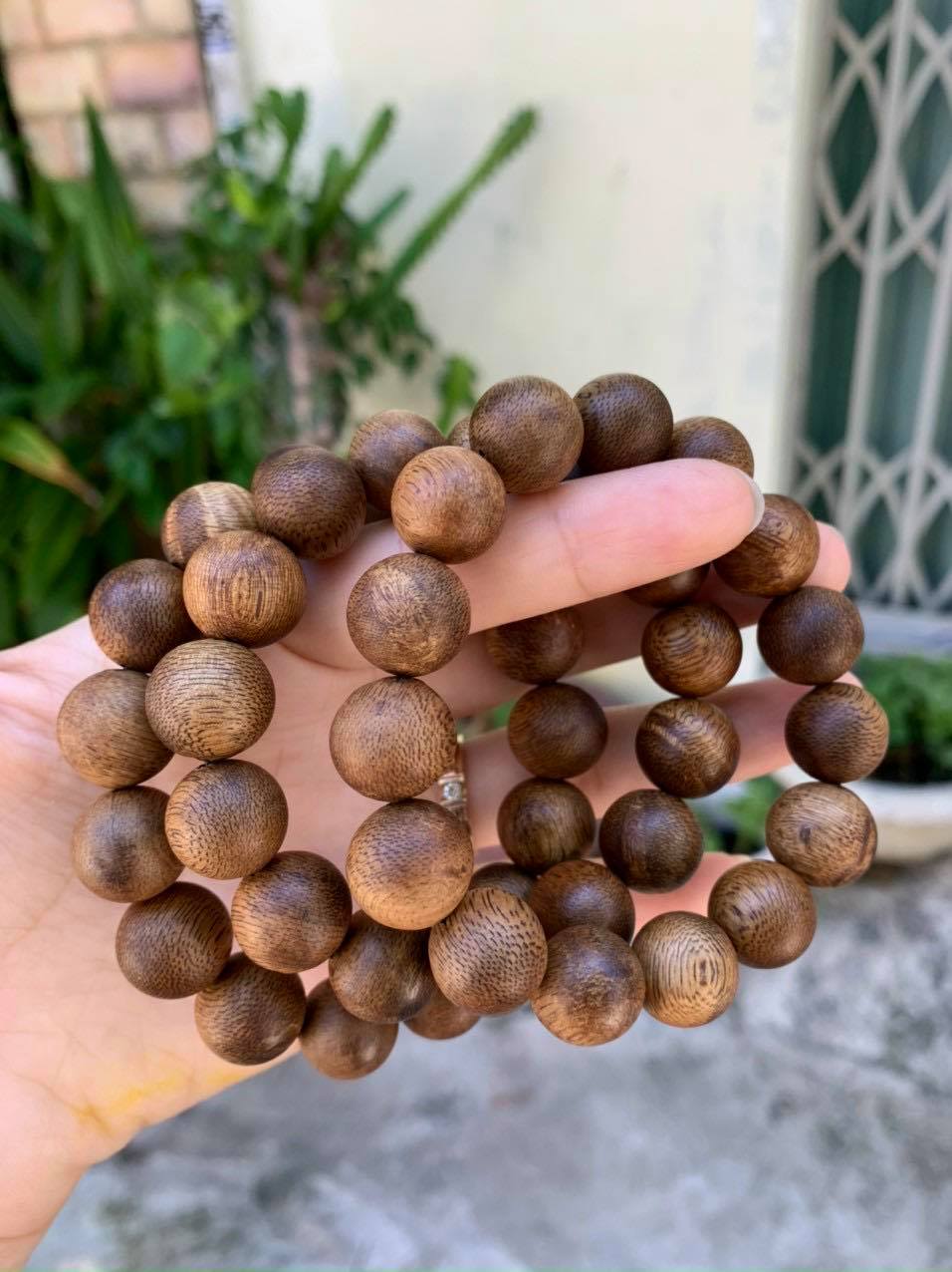 Vòng, lắc tay phong thủy gỗ trầm hương banh hàng Indonesia