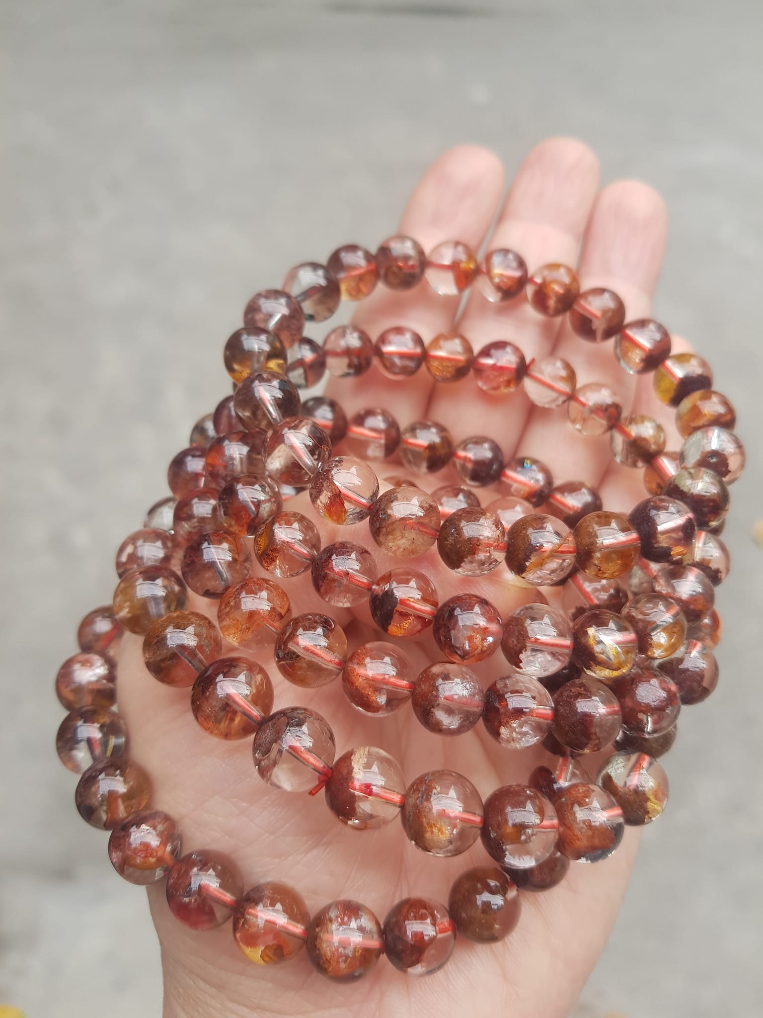 Vòng Tay Phong Thủy Nữ Đá Thạch Anh Ưu Linh Tự Nhiên Bóng Đẹp Size hạt 9mm Màu nâu trắng bóng tự nhiên sang trọng hợp nữ mệnh thổ mệnh kim đeo tốt sức khỏe, hợp tuổi hợp mệnh hợp làm ăn may mắn ạ