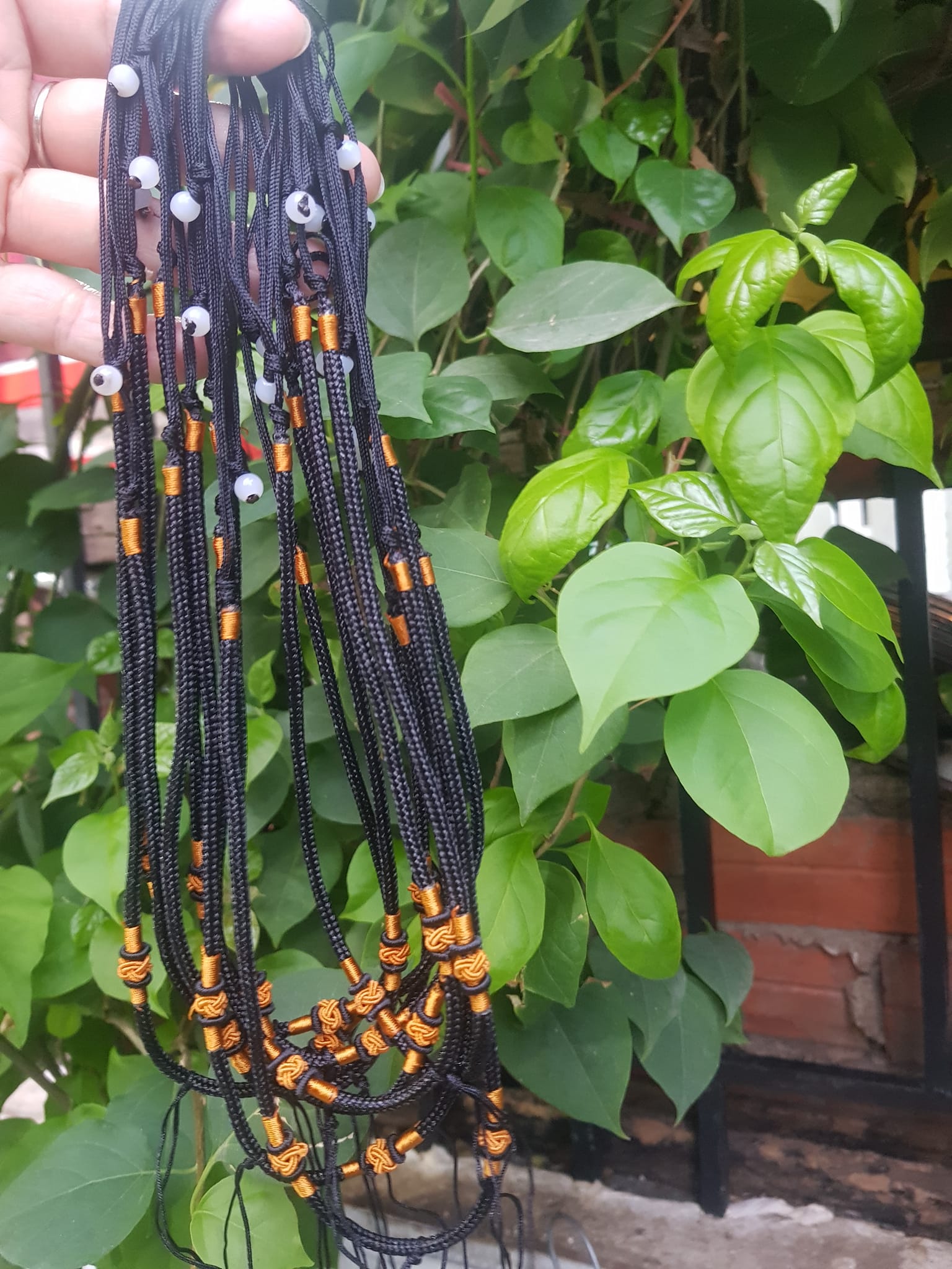 Sợi Dây ĐEN Đeo Cổ Mới Viền Họa Tiết màu Vàng 2 Bên dạng Rút đẹp Size dây dầy 3mm x dài trồng cổ Anh Chị tự chỉnh theo ý 23cm - 30cm Phối với mặt Phật, mặt dây chuyền nam nữ đeo được hết ạ