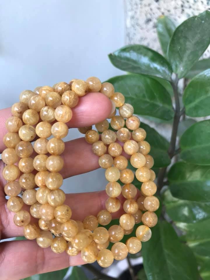 VÒNG TAY ĐÁ THẠCH ANH TÓC VÀNG TỰ NHIÊN SẠCH ĐẸP 108 HẠT SIZE VÒNG 7MM 100% ĐÁ THIÊN NHIÊN NỮ MỆNH KIM MỆNH THỔ MỆNH THỦY ĐEO KIỂU QUẤN TAY RẤT SANG RẤT XINH Ạ