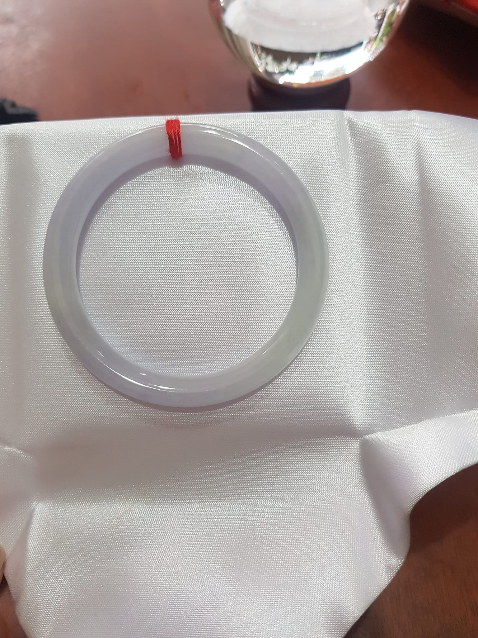 Vòng cẩm thạch Tự nhiên Tím A Trắng 49mm x 6,8mm Vòng màu tím nhẹ trắng vòng đẹp Nữ mệnh Kim Thủy 45kg - 50kg ạ