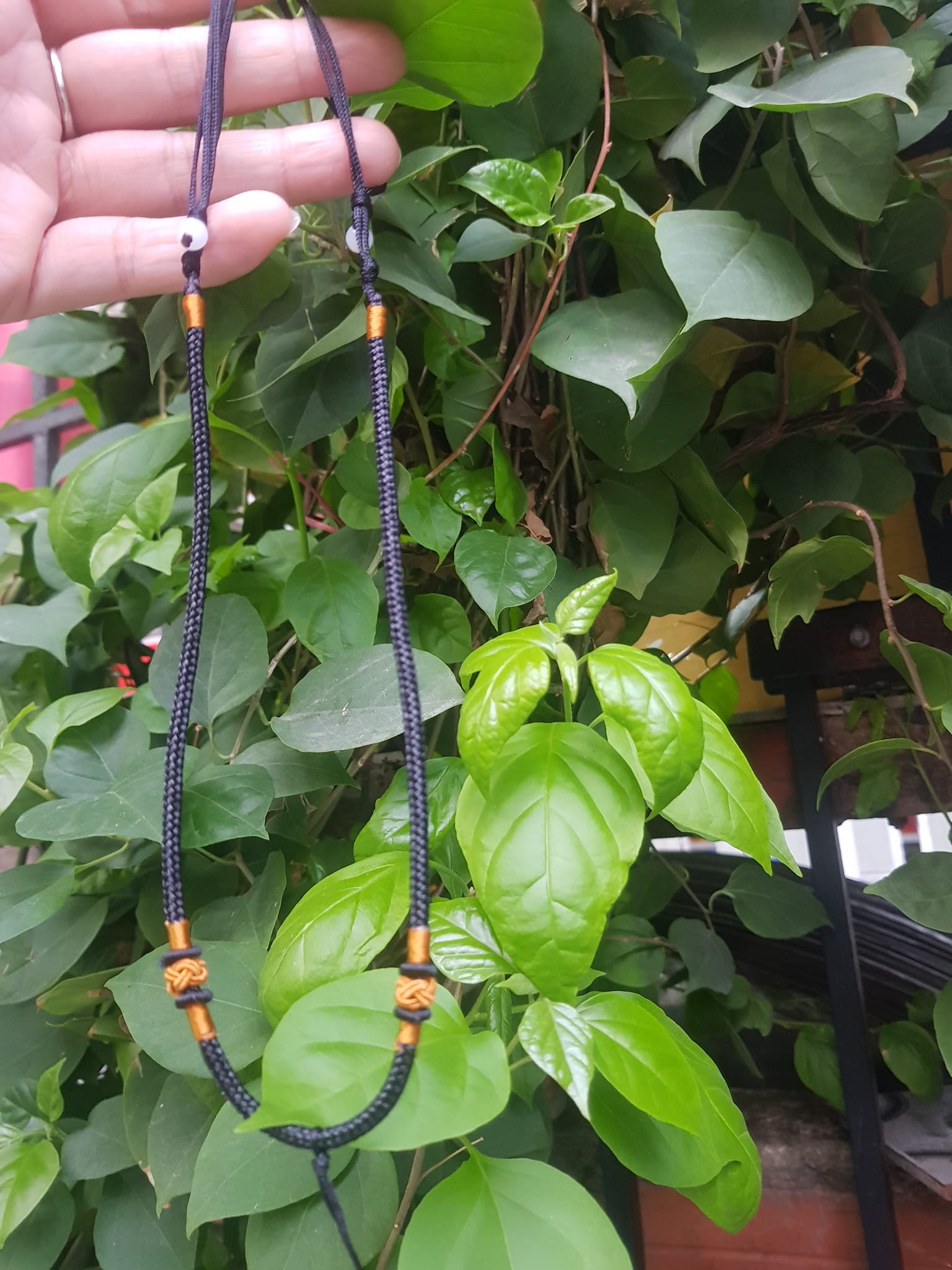 Sợi Dây ĐEN Đeo Cổ Mới Viền Họa Tiết màu Vàng 2 Bên dạng Rút đẹp Size dây dầy 3mm x dài trồng cổ Anh Chị tự chỉnh theo ý 23cm - 30cm Phối với mặt Phật, mặt dây chuyền nam nữ đeo được hết ạ