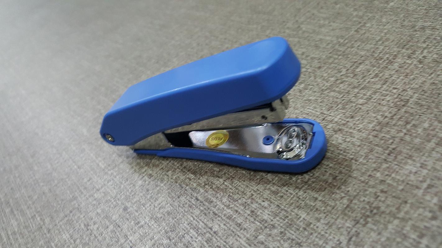 Bấm Kim Plus Stapler PS-10E