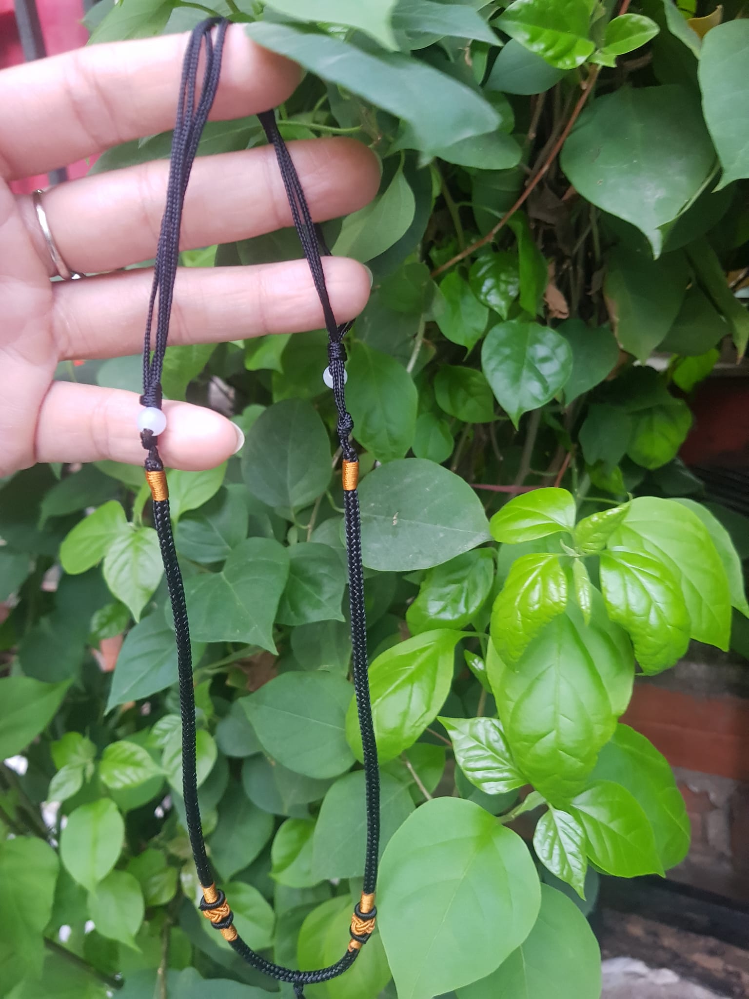 Sợi Dây ĐEN Đeo Cổ Mới Viền Họa Tiết màu Vàng 2 Bên dạng Rút đẹp Size dây dầy 3mm x dài trồng cổ Anh Chị tự chỉnh theo ý 23cm - 30cm Phối với mặt Phật, mặt dây chuyền nam nữ đeo được hết ạ