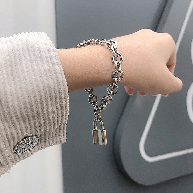 Vòng cổ và vòng tay ổ khoá cá tính quà tặng bạn bè người thân yêu