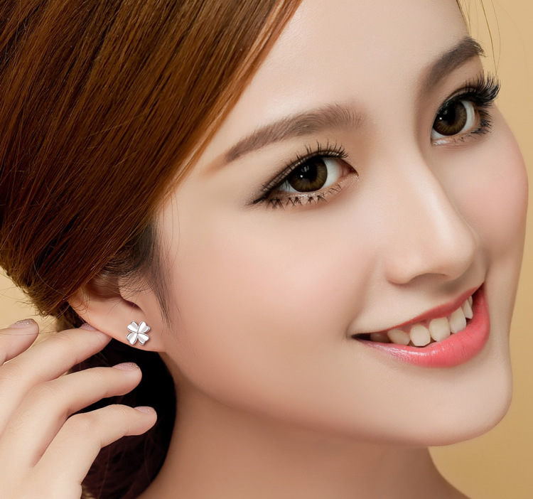 Bông tai nụ cỏ 4 lá may mắn