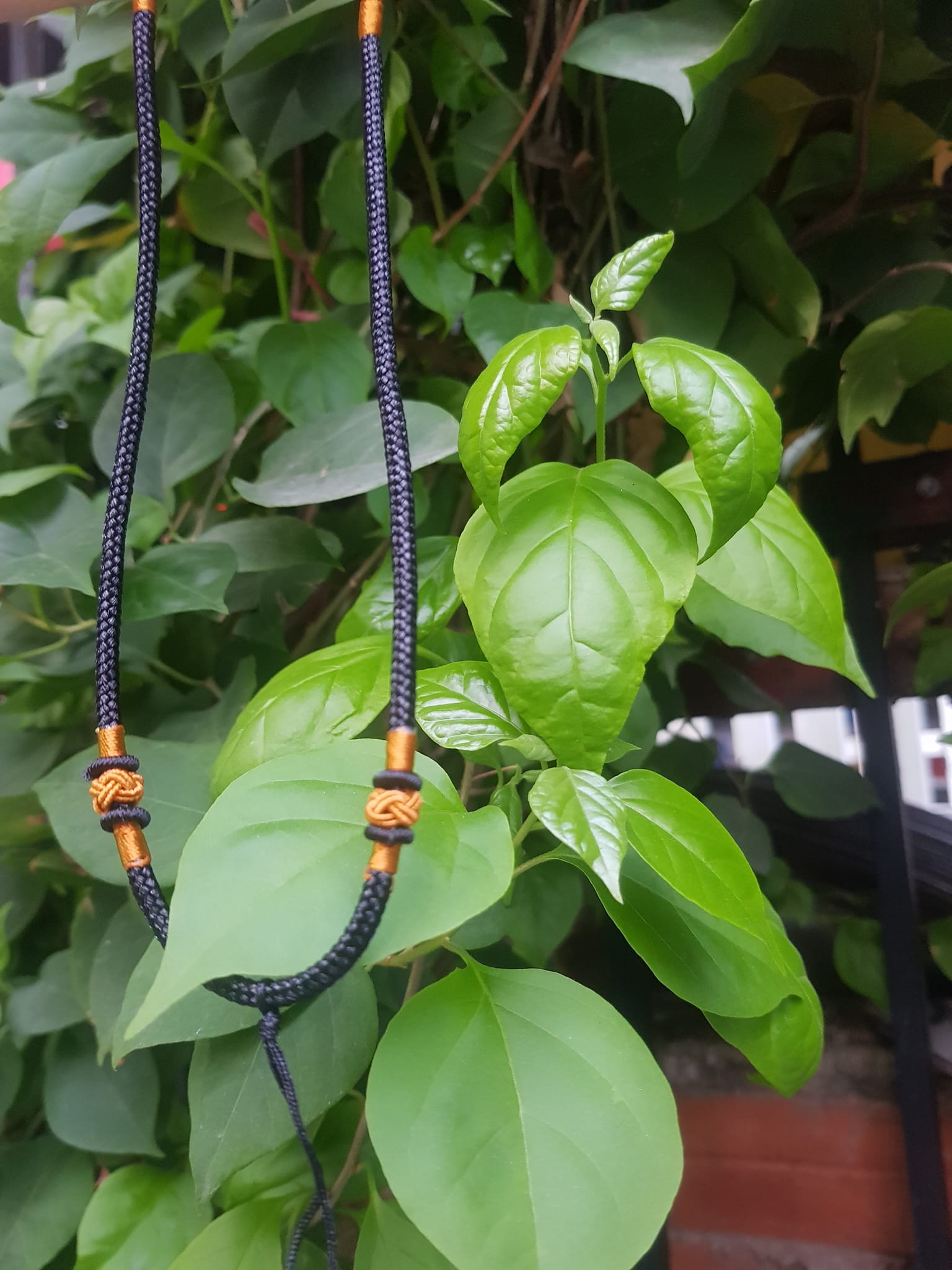 Sợi Dây ĐEN Đeo Cổ Mới Viền Họa Tiết màu Vàng 2 Bên dạng Rút đẹp Size dây dầy 3mm x dài trồng cổ Anh Chị tự chỉnh theo ý 23cm - 30cm Phối với mặt Phật, mặt dây chuyền nam nữ đeo được hết ạ
