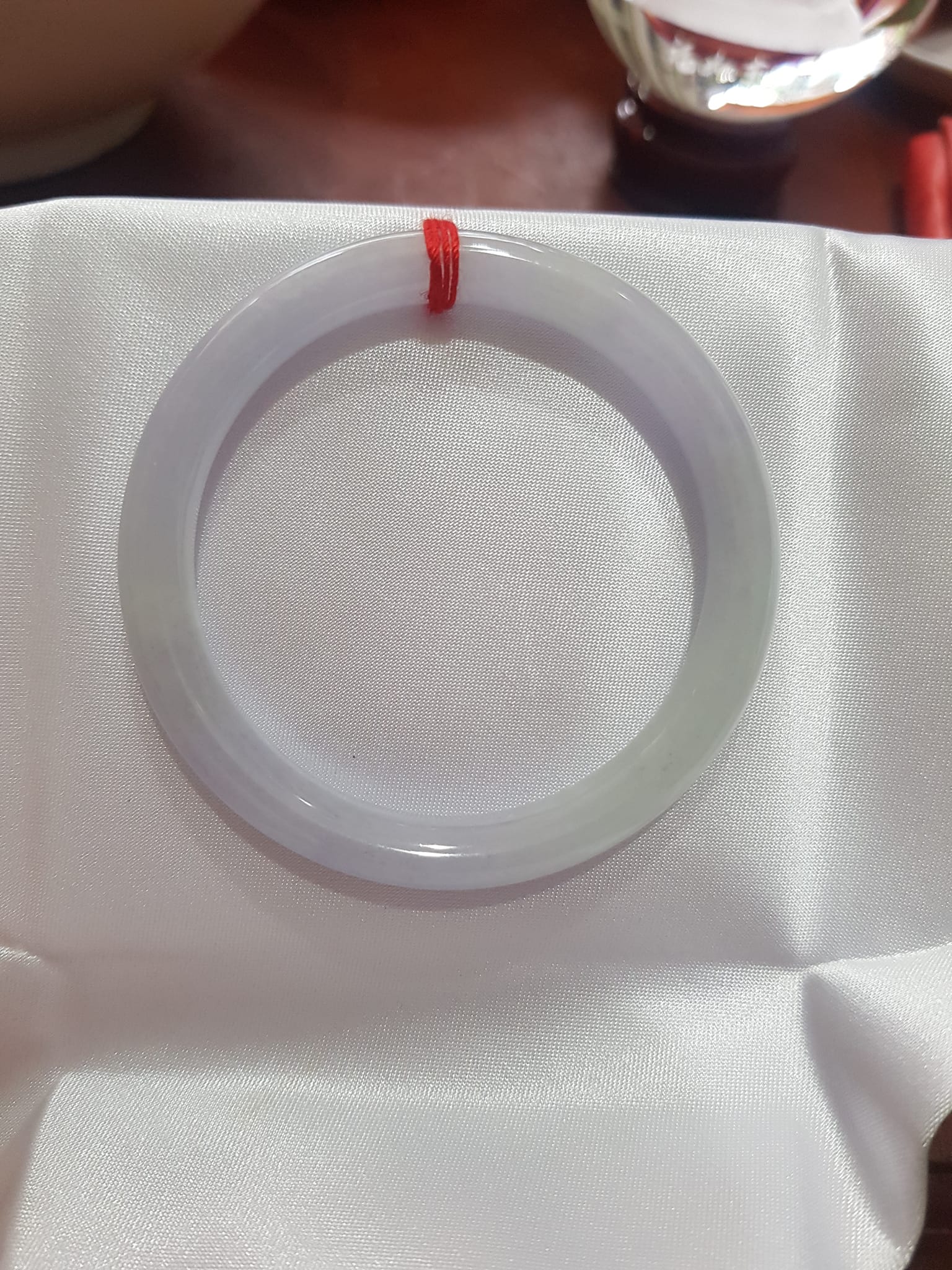 Vòng cẩm thạch Tự nhiên Tím A Trắng 49mm x 6,8mm Vòng màu tím nhẹ trắng vòng đẹp Nữ mệnh Kim Thủy 45kg - 50kg ạ