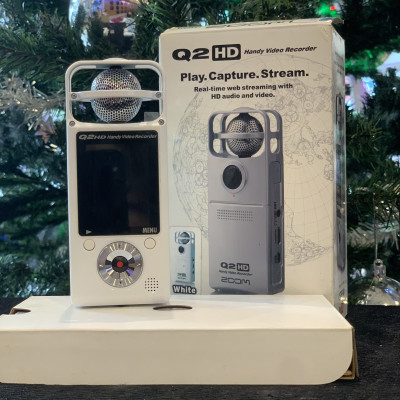 Máy quay cầm tay ZOOM Q2HD – Hàng Chính Hãng