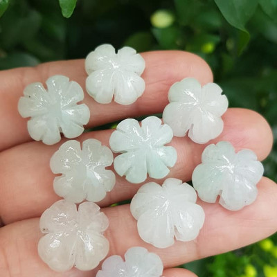 Mặt Bông Hoa cỏ 4 lá màu trắng nữ phối vòng tay,làm mặt nhẫn Chất liệu đá cẩm thạch size hạt 15mm x dầy 6mm Nữ về phối với vòng tay của mình đeo hay làm mặt nhẫn mặt dây chuyền đeo xinh ạ