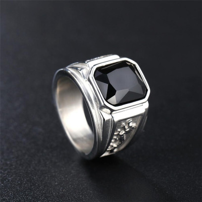 Nhẫn nam titan thời trang chạm rồng 2 bên trangsucpt đá đen nhẫn màu trắng thép không gỉ PTNNA251