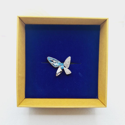 Cài áo gắn đá xanh