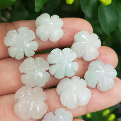 Mặt Bông Hoa cỏ 4 lá màu trắng nữ phối vòng tay,làm mặt nhẫn Chất liệu đá cẩm thạch size hạt 15mm x dầy 6mm Nữ về phối với vòng tay của mình đeo hay làm mặt nhẫn mặt dây chuyền đeo xinh ạ
