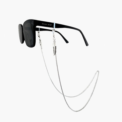 Glasses chain chuỗi dây đeo kính lông vũ và ngọc trai sáng tạo điểm nhấn ấn tượng cho gương mặt phong cách idol