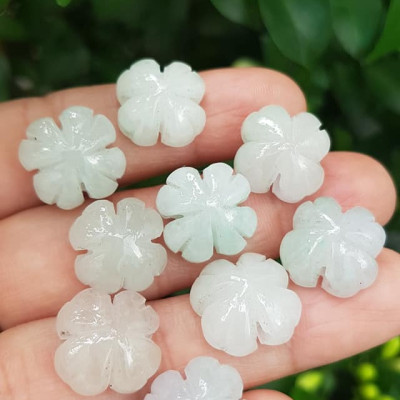Mặt Bông Hoa cỏ 4 lá màu trắng nữ phối vòng tay,làm mặt nhẫn Chất liệu đá cẩm thạch size hạt 15mm x dầy 6mm Nữ về phối với vòng tay của mình đeo hay làm mặt nhẫn mặt dây chuyền đeo xinh ạ