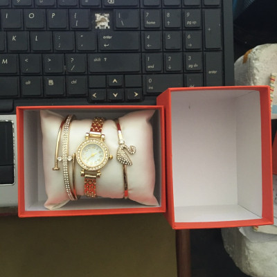 Combo hộp   3 món  đeo tay  xinh xắn  phong cách thanh lịch thời trang  sang trọng quý phái cho nữ