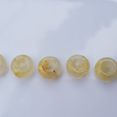 Bộ Trang Sức Phong Thủy 5 Đồng tiền đá thạch anh tóc vàng may mắn tài lộc Size đk 10mm x cao 4,5mm x lỗ 2mm mệnh Kim mệnh Thổ và mệnh Thủy Nữ phối lên bộ lắc tay hay mặt dây chuyền vàng đeo xinh đẹp may mắn ạ