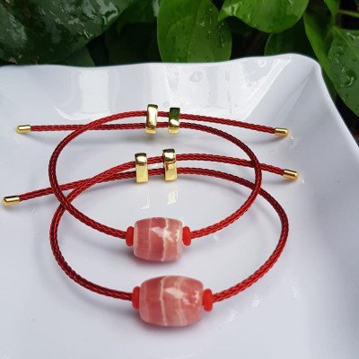 Vòng tay phong thủy may mắn Lu Charm Chất liệu hạt Đá Đào Hoa màu hồng vân tự nhiên Bóng đẹp dây đỏ may mắn có khoen chỉnh theo tay lớn nhỏ được hết ạ Nữ mệnh hỏa, mệnh thổ hợp vòng đeo tay xinh xắn, đẹp, may mắn tài lộc cho gia chủ ạ