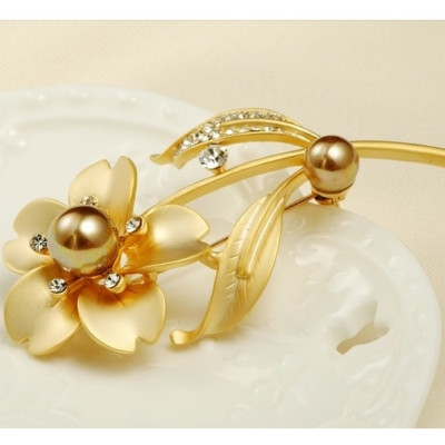 Cài áo nhánh hoa kim loại màu vàng sang trọng