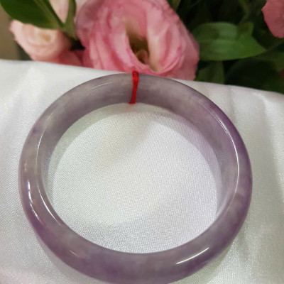 Vòng Cẩm Thạch mới Bản Hẹ Tím Nhẹ Ni 54mm Cao 12mm Dầy 7mm Màu tím nhẹ đều bóng đẹp Nữ mạng hỏa mạng thổ 50kg đến 55kg đeo ạ