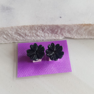 1 Đôi bông tai Kiểu Mới lạ đẹp Bông Hoa Mai Trái Tim 5 cánh Màu Đen Đá Ngọc cẩm thạch tự nhiên đen bóng đẹp hợp Nữ mệnh Thủy mệnh Mộc ạ Size 9mm x dầy 2,5mm Nữ bọc vàng đeo rất đẹp sang ạ