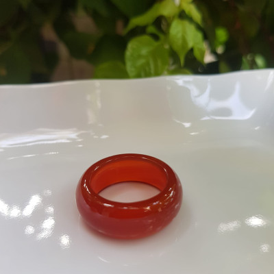 Chiếc Nhẫn Nam Đá Mã Não Đỏ Đỏ Cam Trơn  Size 19mm x cao 9mm x Dầy 4mm Mệnh Hỏa Thổ ạ  Ni nhẫn 19mm các anh đeo ngón cái hay bất kỳ ngón tay nào ni lọt vừa tay là 19mm đỏ đỏ cam cho may mắn cả năm ạ