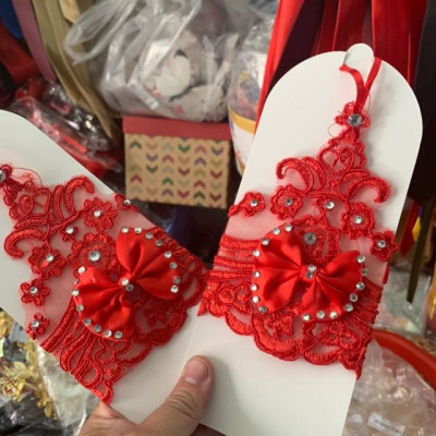 Găng tay cô dâu xót ngón màu đỏ