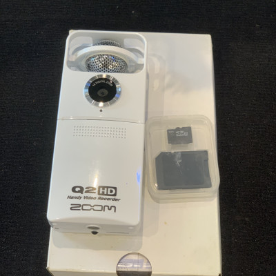 Máy quay cầm tay ZOOM Q2HD – Hàng Chính Hãng