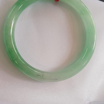 Vòng Mới đá ngọc cẩm thạch tự nhiên TR Lý A SAO 50 Size vòng 50mm x 7,2mm Màu Xanh ngọc lý trắng bóng nhẹ nhàng đẹp bóng xinh đẹp nữ 50kg - 55kg đeo đẹp ạ Món Quà Ý nghĩa Anh Chị tặng Mẹ, Vợ, người thân yêu ạ