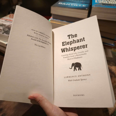 Sách - The Elephant Whisperer: Learning About Life, Loyalty and Freedom From a Remarkable Herd of Elephants by Lawrence Anthony