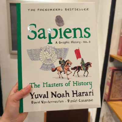 Sách - Sapiens A Graphic History, Volume 3: The Masters of History (SAPIENS: A GRAPHIC HISTORY, 3) by Yuval Noah Harari